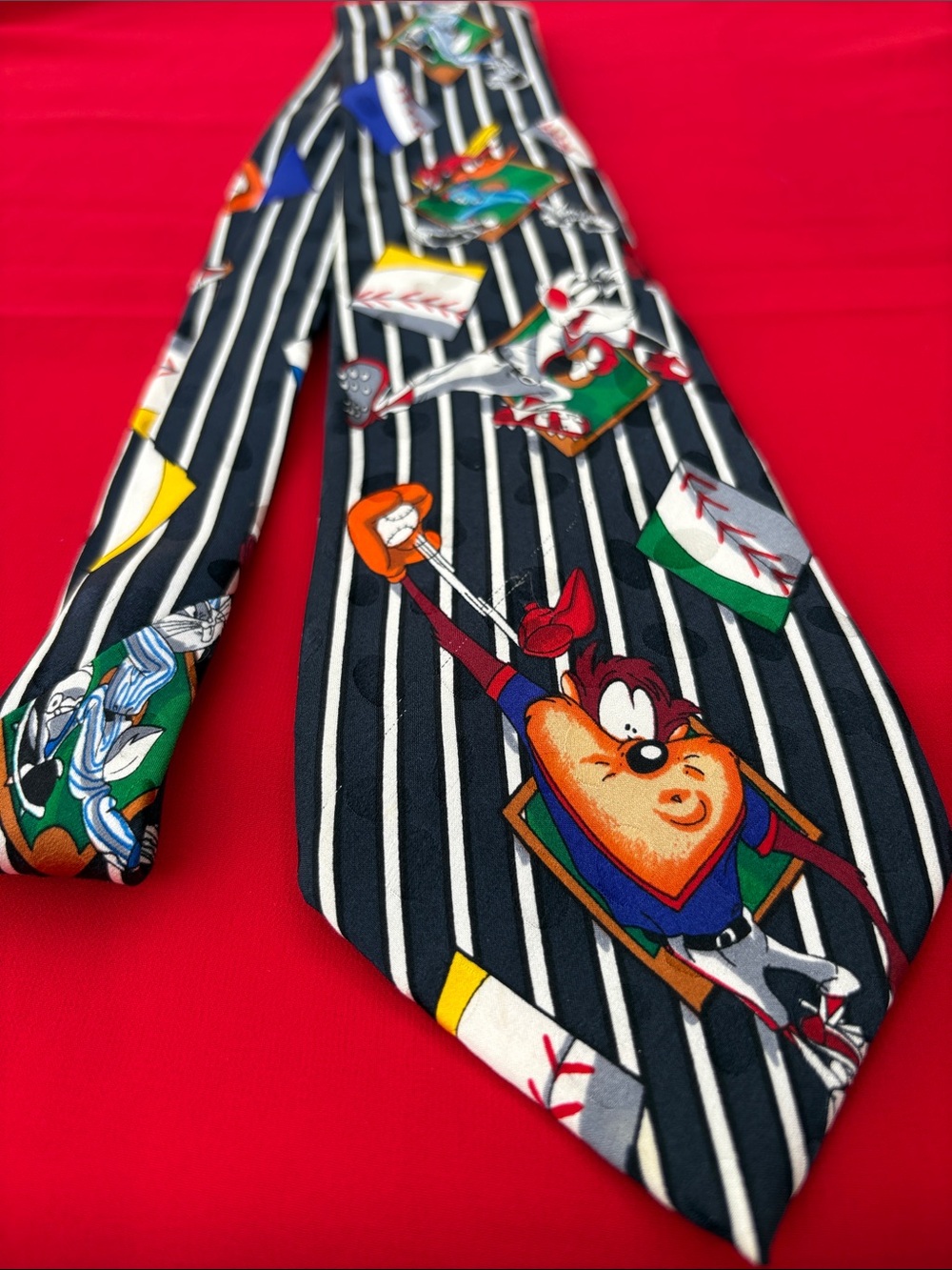 Warner Bros. Looney Tunes vintage silk baseball tie!!